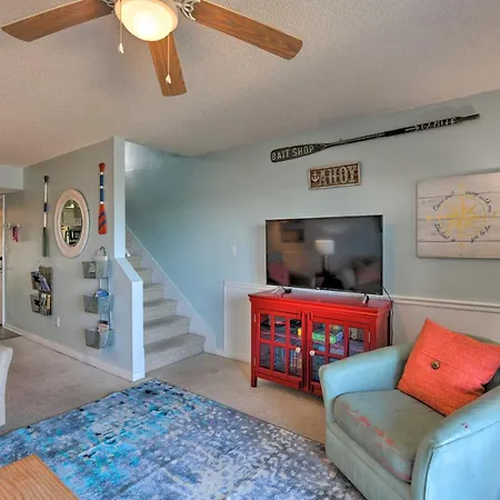 Stylish Gulf Shores Getaway With Dock Access!