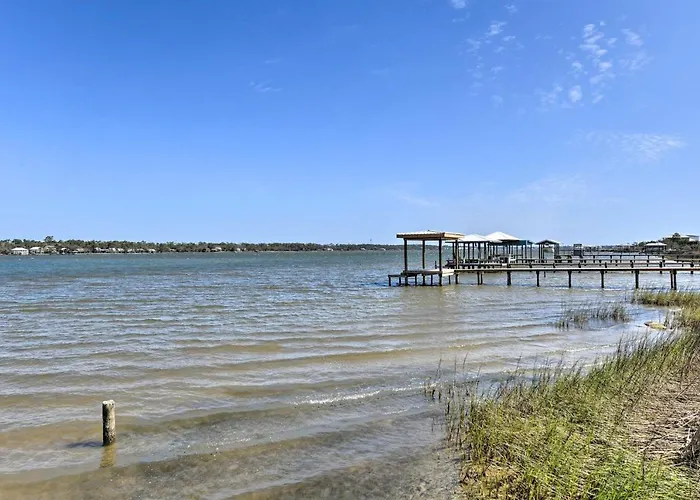 Stylish Getaway W/ Dock Access! Holiday home