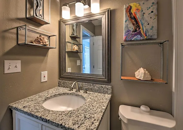 Stylish Getaway W/ Dock Access! Holiday home